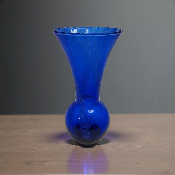 Vintage Cobalt Blue and white swirl hand blown art glass vase. - Picture 2 of 8